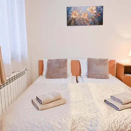 The Mountain Hug 1 By Si *