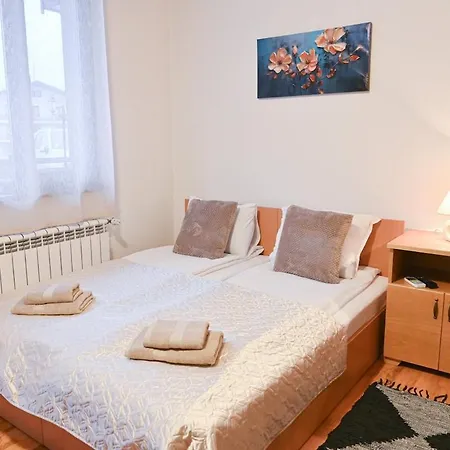 The Mountain Hug 1 By Si Apartman Banszko