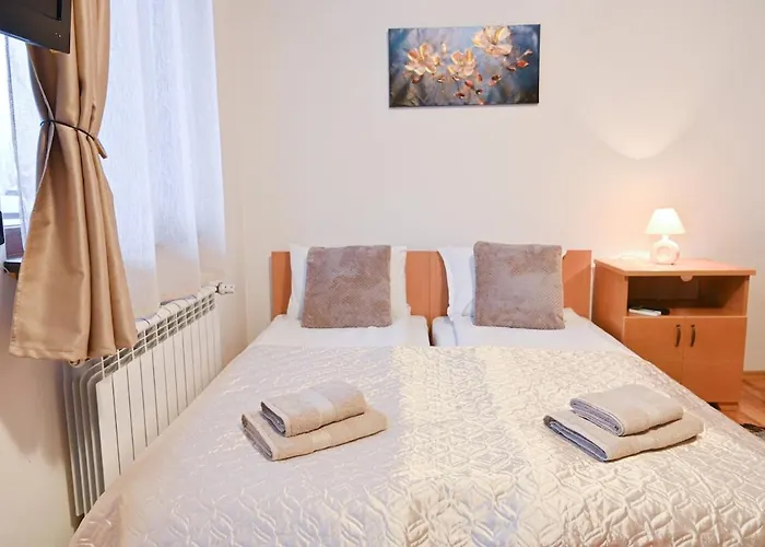 The Mountain Hug 1 By Si *